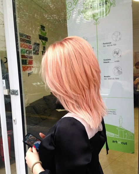 Melon Hair Color, Peach Pink Hair Highlights, Peach Shag Hair, Strawberry Blonde Hair With Pink Highlights, Peach Pink Hair Color, Short Strawberry Hair, Peaches And Cream Hair, Strawberry Blonde Pink Hair, Joni Core