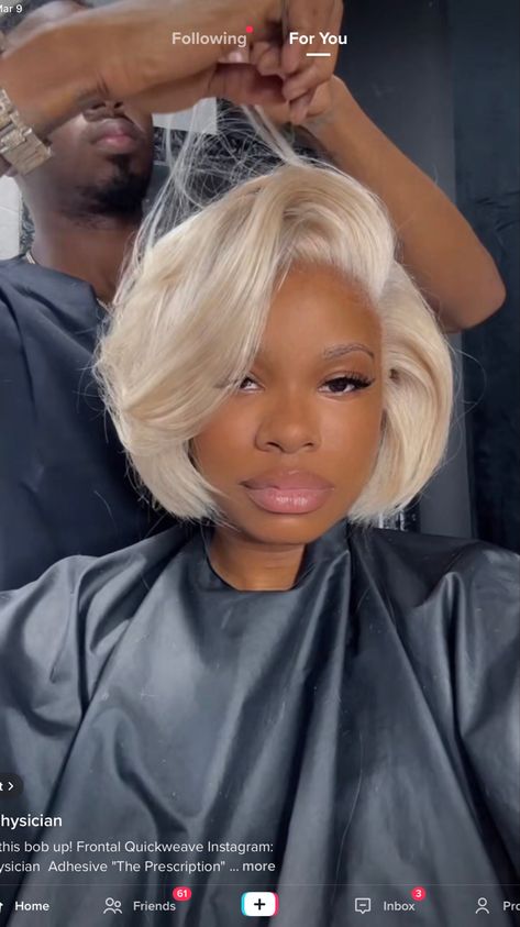 Wig Tiwa Style, Blonde Bun Black Women, Wet Look Bob Hair, Silver Bob Black Women, Short Blonde Wigs For Black Women, Flip Over Bob, Blonde Hair Outfits Black Women, Short Blonde Hairstyles For Black Women, Blond Bob Black Women