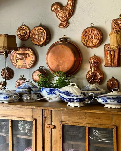 Vintage Copper Kitchen Decor, Decorating With Copper Molds, Copper Bundt Pan Decor, Copper Cookware Display, Brass Accents Kitchen, Copper Molds Display, Decorating With Copper In The Kitchen, Copper Molds Display Kitchens, Copper Accents Kitchen