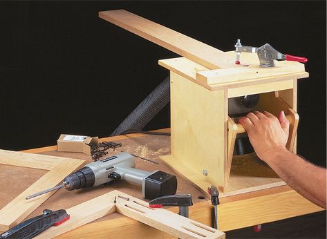 Creating clean, crisp pocket holes couldn't be simpler. This jig is easy to build with a day in the shop. Router Jigs, Hand Held Router, Tenon Jig, Mortising Machine, Woodsmith Plans, Pocket Holes, Diy Pocket, Drill Press Table, Router Jig