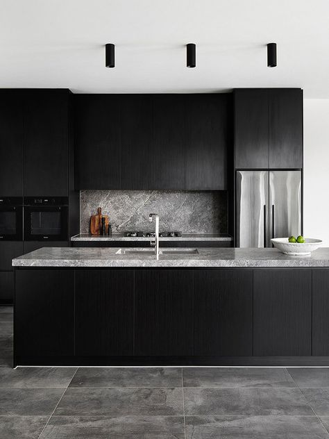 45+ Modern Backsplash with Dark Cabinets ( SLEEK & MODERN ) - Tiles Black And Grey Kitchen, Modern Kitchen Tiles, Bulthaup Kitchen, Black Kitchen Design, Backsplash With Dark Cabinets, Kitchen Projects Design, Modern Black Kitchen, Marble Kitchen Island, Modern Backsplash