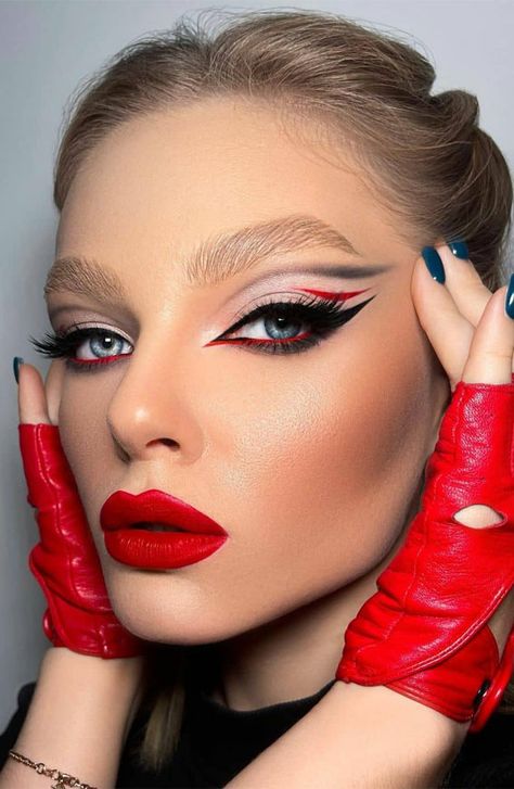 Black And Red Makeup Ideas, Black And Red Makeup, Card Dress, Red Makeup Looks, Rock Makeup, Black Eye Makeup, Red Eyeliner, Look Grunge, Red Lip Makeup