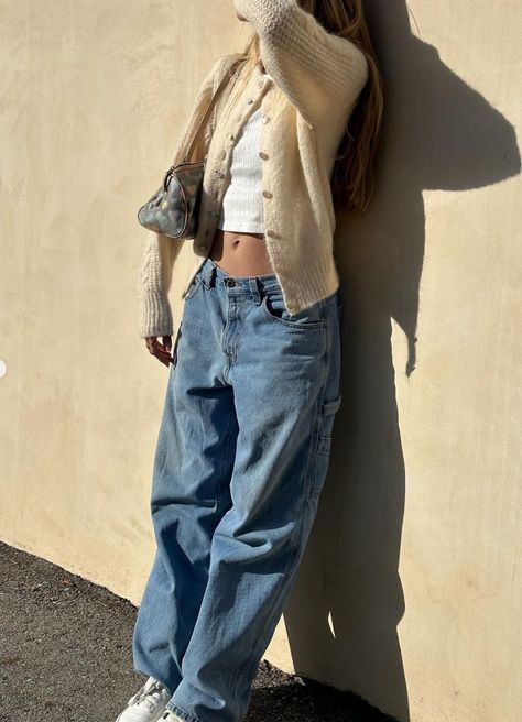 Low Waist Jeans Outfit Winter, Low Wasted Jeans, Sophie Mitchell, Giving Love, Jeans Outfit Winter, Denim Jeans Fashion, Summer Ootd, Creating Content, Cold Weather Outfits