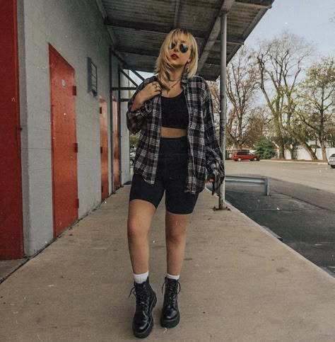 All Black Business Casual Outfits, Nicole Alyse, Mommy Outfits, Oversized Flannel, Rock Outfits, Vintage Flannel, Tomboy Outfits, Cute Comfy Outfits, Alternative Outfits