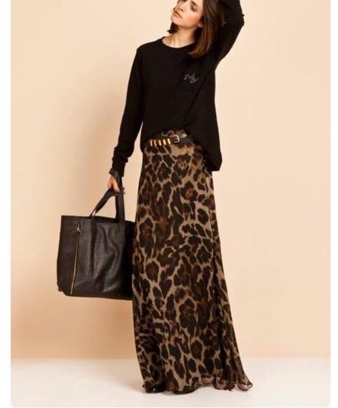 Not big on animal prints but love the outfit Rok Outfit, Maxi Rok, Maxi Skirt Outfits, Leopard Print Skirt, Mode Boho, Animal Print Fashion, 가을 패션, Print Skirt, Maxi Skirts