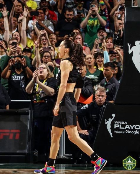 Wnba Aesthetic, Ball Culture, Sue Bird, College Basketball Players, Couple Life, Dream Woman, Piercing Industrial, Sports Couples, Basketball Photos