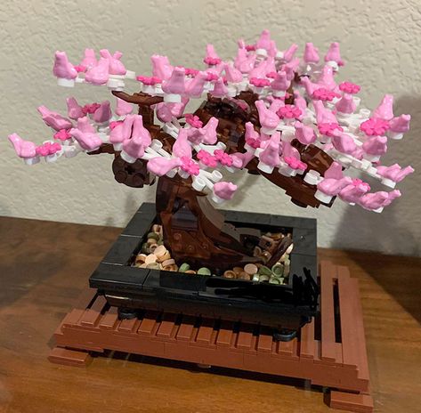 This LEGO Bonsai Set Uses Small Pink Frogs To Portray Cherry Blossoms Lego Sets Cute, Small Lego Sets, Small Lego Set, Couples Lego Sets, Cute Legos, Lego Sets Aesthetic, Aesthetic Lego Sets, Flower Legos Aesthetic, Cute Lego Sets