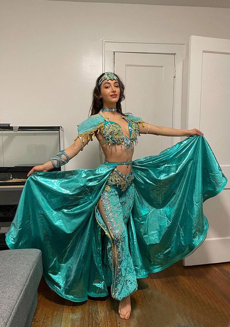 Princess Jasmine Fairy costume of Pokrovskа Atelier. Arab Princess Dress, Arabic Princess Costume, Belly Dancing Costumes, Princess Jasmine Inspired Outfit, Arabic Dance Dress, Diy Jasmine Costume Women, Belly Dance Outfit Arabic, Jasmine Costume Women, Princess Jasmine Outfit