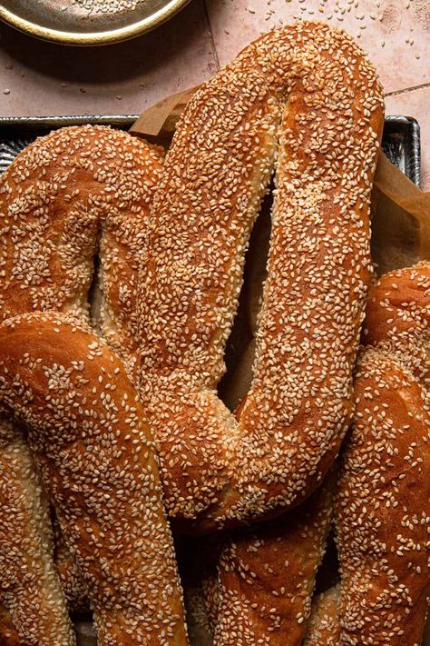 Jerusalem Bagel, Easy and Fast Recipe Jewish Bagel Recipe, Middle Eastern Bread, Sesame Bagel, Shaped Bread, Baking Conversions, City Of Gold, New York Bagel, Panini Sandwiches, Jewish Food