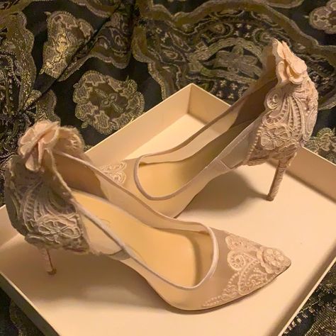 Vince Camuto Creme lace Im-Ophelia heels. Size 7.5 NEVER WORN - BEAUTIFUL Creme Heels, Fancy Tea Party, Fancy Tea, Lace Heels, Vince Camuto Shoes, Casual Outfit, Vince Camuto, Tea Party, Casual Outfits