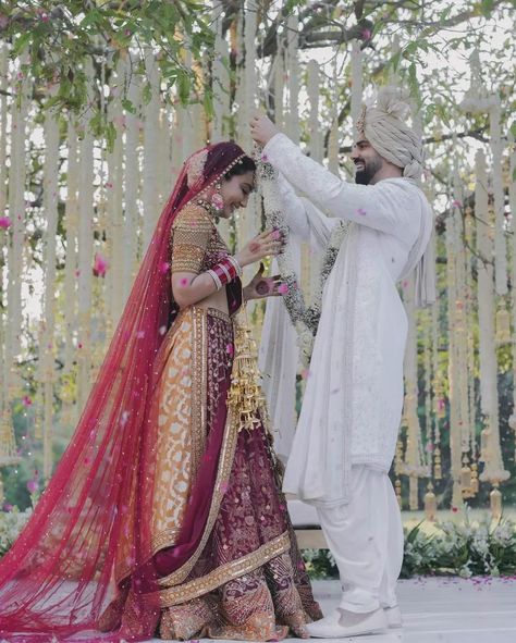 💍✨ Surbhi Jyoti and Sumit Suri Tie the Knot! ✨💍 Today, October 27, @surbhijyoti and Sumit Suri officially became husband and wife! The couple exchanged vows in a stunning ceremony at Aahana Resorts, Jim Corbett. Wishing these two a lifetime of love, happiness, and endless laughter together. Congratulations to the beautiful couple! 💖🥂 #surbhijyoti #sumitsuri #newlyweds #loveandhappiness #jimcorbettweddings #bollywoodwedding #happilyeverafter #celebritynews Mehndi Look, Dreamy Pictures, Wedding Dresses Men Indian, My Heart Is Full, Jim Corbett, Mehndi Dress, Heart Is Full, Surbhi Jyoti, Celebrity Wedding Dresses