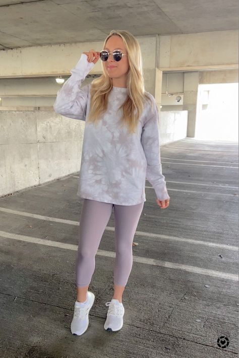 Purple Lululemon Leggings Outfit, Lilac Leggings Outfit, Purple Leggings Outfit Casual, Light Purple Leggings Outfit, Lavender Leggings Outfit, Purple Leggings Outfit, Casual Athleisure Outfits, Color Uva, Spring Athleisure