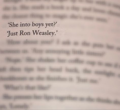 ron weasley<333 Dating Ron Weasley Aesthetic, Malfoy Sister, Book Ron Weasley, Ron Weasley Book, Ron Aesthetic, Ron Core, Ron Weasley Sweater, Dr Friends, Ron Weasley Aesthetic