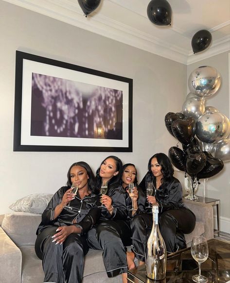 Friendship Aesthetic Black Women, Friend Esthetics, Matching Pjs Friends Birthday Black, Friendship Black Women, Women Slumber Party Ideas, Black Female Friendship, Black Women Friend Group, Sleepover Ideas Black People, Baddie Sleepover