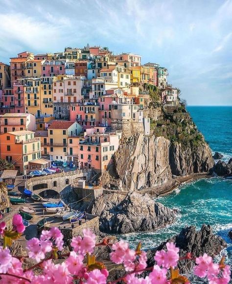 Riomaggiore Italy, Vernazza Italy, Instagram Italy, Luxury Travel Destinations, Best Honeymoon Destinations, Cities In Italy, Cinque Terre Italy, Explore Italy, Best Honeymoon