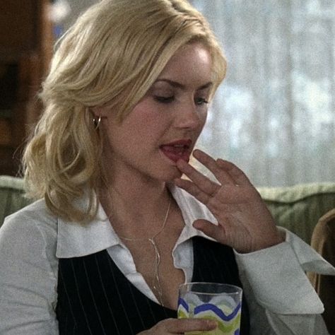 Elisha Cuthbert Girl Next Door, The Girl Next Door Aesthetic, Elisha Cuthbert 2004, Girl Next Door Movie, The Girl Next Door 2004, Scene Film, Elisha Cuthbert, The Girl Next Door, Hula Dance