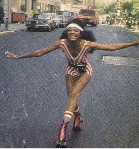 70s Roller Skating Outfits, 80s Skater, Roller Skating Outfits, Roller Skates Vintage, Jet Magazine, Skating Aesthetic, Roller Disco, Roller Girl, 70s Disco