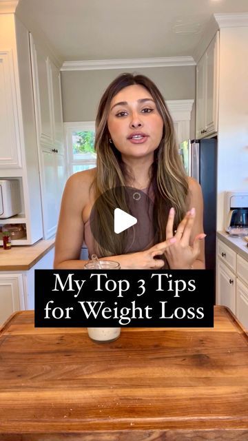 Mayra Wendolyne | Low Carb Love on Instagram: "MY TOP 3 TIPS FOR WEIGHT LOSS‼️  Get my new meal plan - link in my bio!  I’ve lost over 100 pounds and I’ve been maintaining my weight for over 15 years.   If you’re just starting off on your journey, or you’ve lost the weight and now, you’re trying to figure out how to live a sustainable lifestyle while keeping the weight off…then you’re at the right place. ❤️  Here are a few of my top tips that I hope will help you in your journey:  Focusing on whole foods - make sure your meals contain ingredients that will keep you full and satiated throughout the day! I like to focus on high protein meals.   Healthy Swaps - finding the swap that works for you is super important because we all have cravings and there are better for you options out there if Lose 20 Lbs Meal Plan, Losing Weight Food Plan, Small Meals Ideas, Weight Lost In A Week Meal, 190 Lbs Woman, Meals For Losing Weight Healthy, What I Eat In A Day To Lose Wight, Low Carb Love Mayra, Lose A Pound A Day