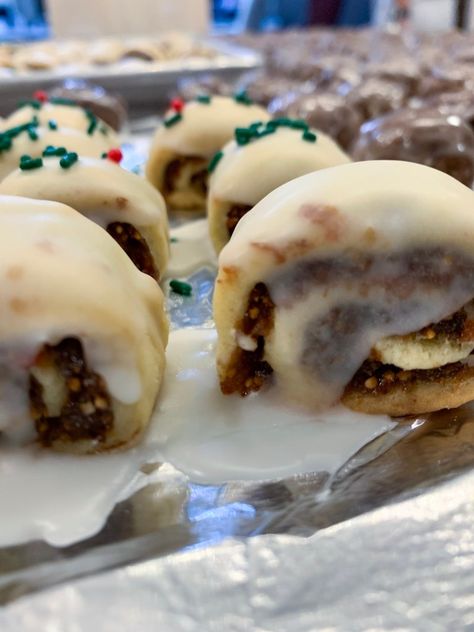 Kolaczki Cookies Recipe, Pudding Bar, Italian Fig Cookies, Fig Cookies, Italian Christmas Cookies, Recipe Italian, Sicilian Recipes, Holiday Goodies, Italian Cookies