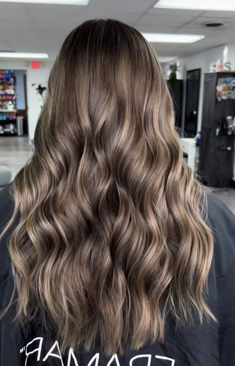 Brunette hair with blonde highlights inspo Long Hair Blonde Highlights, Level 6 Hair Color, Brunette Hair With Blonde Highlights, Brunette Hair With Blonde, Highlights Brown Hair Balayage, Brunette Long Hair, Hair Blonde Highlights, Long Hair Blonde, Brunette With Highlights