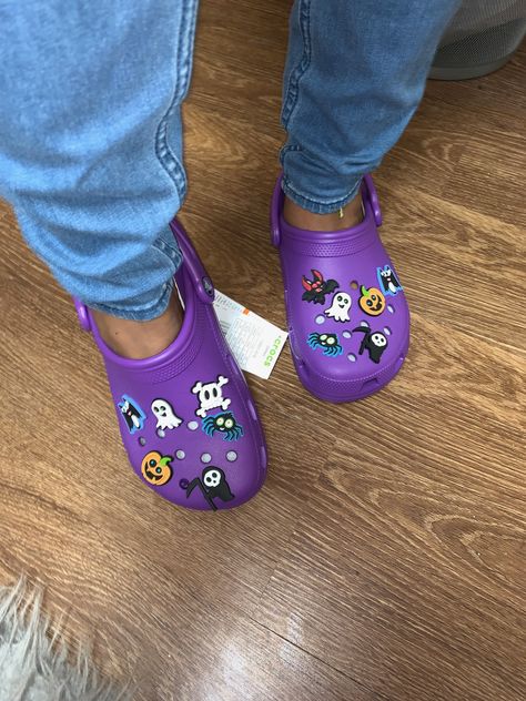 Crocs Halloween, Halloween Crocs, Charms Crocs, Crocs Ideas, Crocs Fashion, Haunted House Party, Game Costumes, Pumpkin Print, Outfits Fall