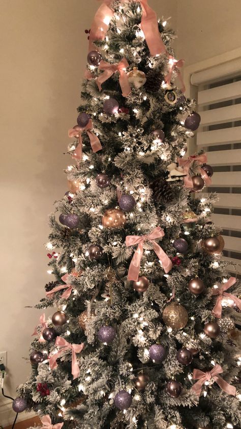 Lilac Christmas Tree, Princess Christmas Tree, Christmas Tree Velvet, Pink And White Christmas Tree, Lilac Christmas, Pink Tree Christmas, Pink And White Christmas, Princess Christmas, Velvet Bows