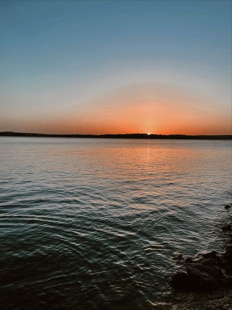 Pretty vibrant sunset over the water at canyon lake texas and would make a great background Nfl Wag, Shifting Places, Canyon Lake Texas, Texas Winter, Lake Aesthetic, Lake Trip, Lake Vacation, Canyon Lake, Vacation Tops