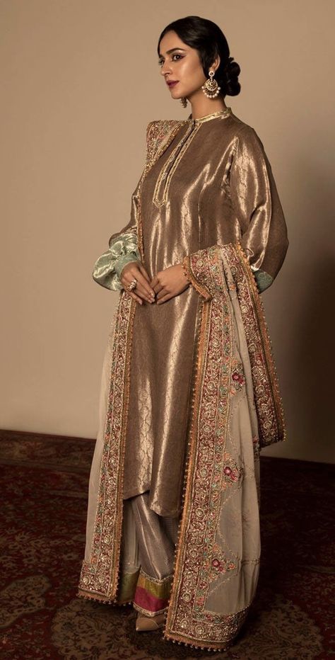 Dhaka Pajama, Gold Dupatta, Shadi Dresses, Desi Wedding Dresses, Zardozi Work, Nikkah Dress, Pakistani Fashion Casual, Pakistani Wedding Outfits, Pakistani Dresses Casual