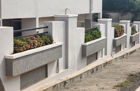 Inspiring Boundary Wall Enhancing Security And Aesthetics Compound Wall With Plants, Front Compound Wall Elevation Design, Wall Compound Designs Houses, Compound Wall Design Exterior Indian Simple, Boundary Wall Design Exterior, Compound Wall Ideas, Boundary Wall Ideas, Home Boundary Wall Design, Concrete Fence Wall