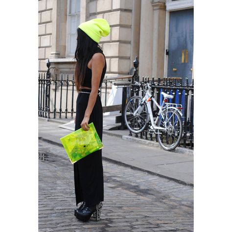 Green Purse Outfit, Purse Outfit, Green Purse, Neon Fashion, Heart Fashion, Black Neon, Neon Colors, Wear Pink, Neon Yellow