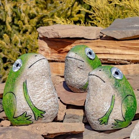 Painting Frogs On Rocks, Frog Painted Rocks Easy, Frog Painted On Rock, Stone Frog Rock Art, Frog Rock, Garden Rock Art, Diy Rock Art, Painted Rock Animals, Painted Rocks Craft