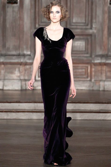 L'Wren Scott Fall 2012 Ready-to-Wear Fashion Show Collection: See the complete L'Wren Scott Fall 2012 Ready-to-Wear collection. Look 33 L'wren Scott, Velvet Gown, فستان سهرة, Gorgeous Gowns, Wren, Mode Inspiration, Looks Style, Beautiful Gowns, Dream Dress