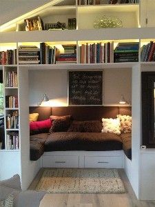 I want to curl up in here. Dream nook. House Improvement, Koti Diy, Small Bedrooms, Home Libraries, Home Library, Book Shelf, Dream Rooms, Design Case, Reading Nook