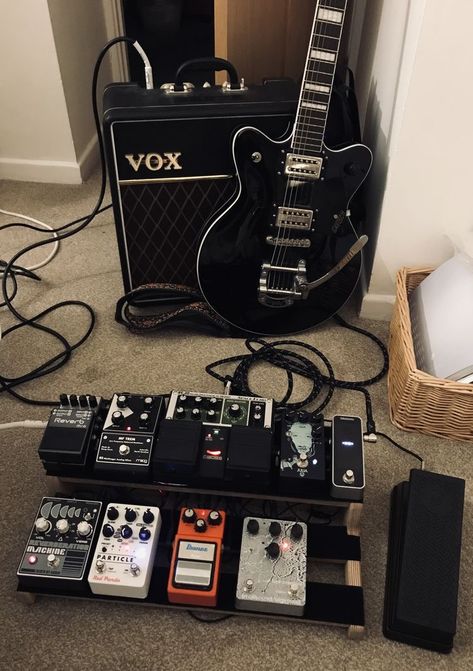 Guitar Equipment, Electric Guitar Design, Rockstar Aesthetic, Guitar Rig, Guitar Obsession, Guitar Photos, Pedal Board, Cool Electric Guitars, Guitars Electric