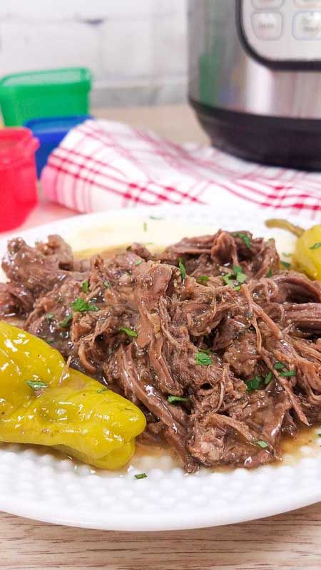 Making a healthy Instant Pot Mississippi Pot Roast has never been easier. This recipe uses no packets, no dairy, and no butter, and the taste is amazing! This is a healthy dinner recipe that the whole family will love! Make this easy pot roast in the Ninja Foodi, Instapot, or in the Crockpot or slow cooker. #21DayFix #2BMindset #Foodi #Crockpot #Healthy #dairyfree Tender Pot Roast, Mississippi Roast Recipe, Weight Watchers Crock Pot Recipes, Ww Dinner, Weight Watchers Dinner, Pot Roast Crock Pot Recipes, Mississippi Pot, Pot Recipes Healthy, Mississippi Pot Roast