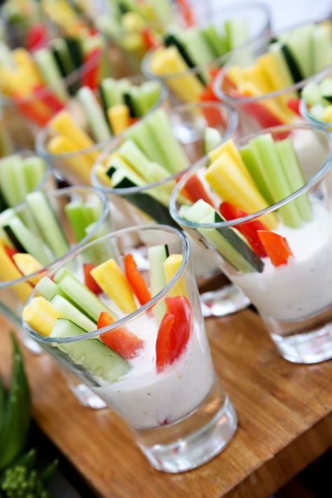 Outdoor Wedding Appetizers, Summer Wedding Appetizers, Wedding Menu Ideas Food Dinners, Vegetarian Wedding Menu Ideas, Easy Wedding Snacks, Wedding Luncheon Ideas, Wedding Food Menu Ideas, August Wedding Ideas, Menu Ideas Wedding