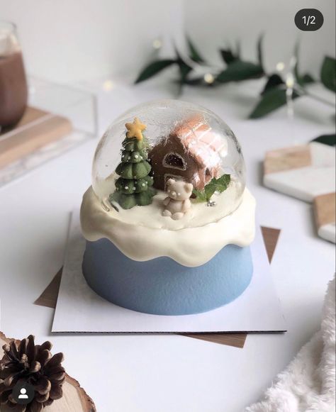 Snow Globe Cake, Globe Cake, Torte Creative, Decorate Ideas, Decorate A Cake, Realistic Cakes, Food Captions, Christmas Cake Designs, Torte Cupcake