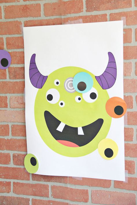 Pin the eye on the monster halloween game for kids Halloween Games For Toddlers, Monster Crafts For Kids, Preschool Halloween Party, Halloween Toddler Party, Painting Tattoos, Eye Monster, Crazy Laura, Halloween Themed Birthday Party, Fun Halloween Party Games