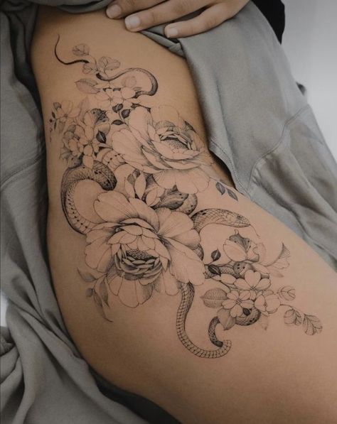 Floral Thigh Tattoos, Hip Thigh Tattoos, Hip Tattoos Women, Inspiration Tattoos, Leg Tattoos Women, Dope Tattoos For Women, Stylist Tattoos, Thigh Tattoos Women, Cute Tattoos For Women