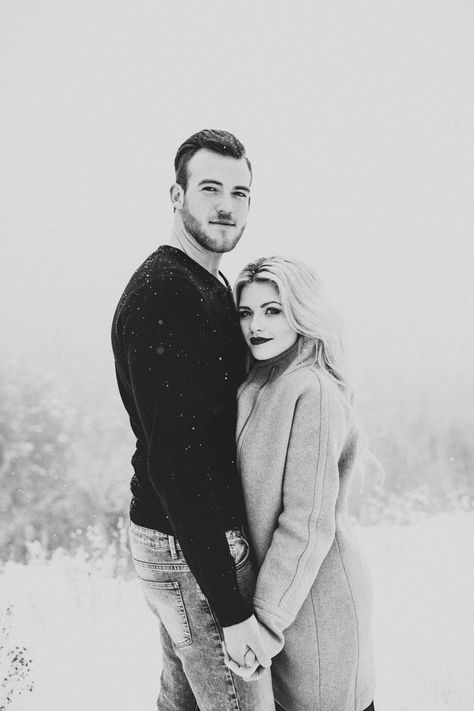 Witney Carson, Winter Photoshoot, Winter Engagement Photos, Engagement Photos Fall, Winter Photos, Engagement Poses, Engagement Photo Poses, Winter Engagement, Wedding Engagement Photos