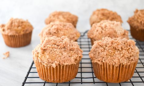 Low-FODMAP Sweet Potato Muffins with Streusel (Crumble) Topping; Gluten-free, Dairy-free, Nut-free Muffin Stand, Best Banana Muffin Recipe, Snickerdoodle Muffins, Banana Crumb Muffins, Banana Butter, Baking Contest, Crumb Muffins, Muffin Papers, Sweet Potato Muffins