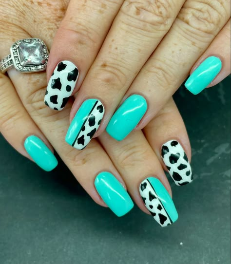 Cow Print Nails Turquoise, Western Summer Nails Acrylic, Turquoise And Cow Print Nails, Teal Nail Designs Turquoise, Turquoise Western Nails, Cow Print Nail Ideas, Nashville Nails Ideas, August Nails Designs, Fingernails Designs