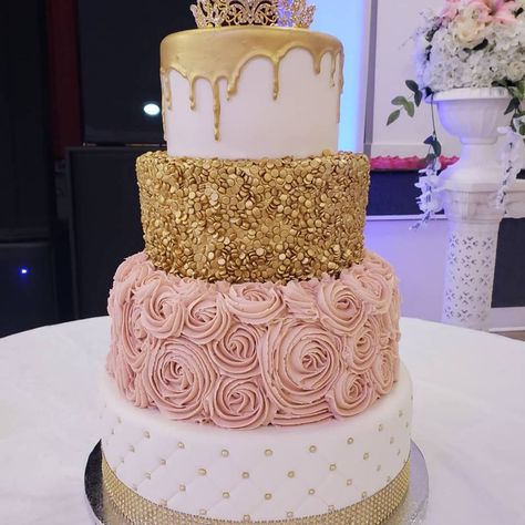 Quince Gold and Pink Rose Cake Pink Rose Cake, Quince Cakes, Quince Cake, Pink Quince, Quinceanera Cakes, Quince Decorations, Sweet 16 Birthday Cake, 16 Cake, Sweet 16 Cakes