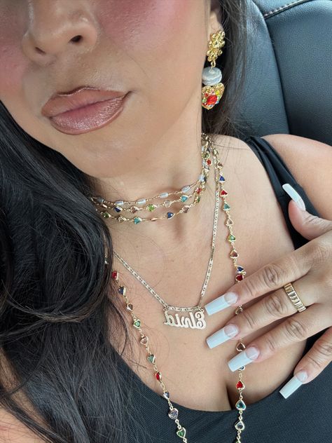 Latina Aesthetic Jewelry, Brown Latina Aesthetic, Mexican Style Jewelry, Traditional Mexican Jewelry, Gold Necklace Layered Mexican, Latina Culture Aesthetic, Gold Rings Latina, Sade Aesthetic Jewellery, Latina Mami Vibes