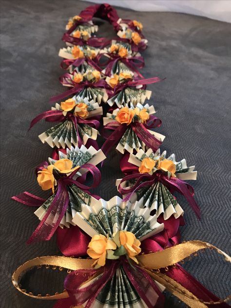 Money Leis For Graduation, Leis For Graduation, Graduation Leis Diy Ribbons, Money Lei Diy, Graduation Leis Diy, Graduation Money Lei, Money Leis, Graduation Money Gifts, Hawaiian Crafts