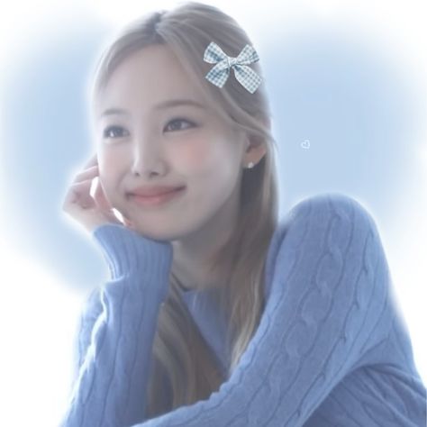 nayeon | im nayeon | kpop | twice | twice nayeon | nayeon icon | nayeon blue icon | nayeon aesthetic blue icon | aesthetic blue icon | kpop blue icon | pfp Kpop Nayeon, Blue Jellyfish, Alice Blue, Color Celeste, Light Icon, Light Blue Aesthetic, You're So Pretty, Aesthetic Light, Aesthetic Kpop