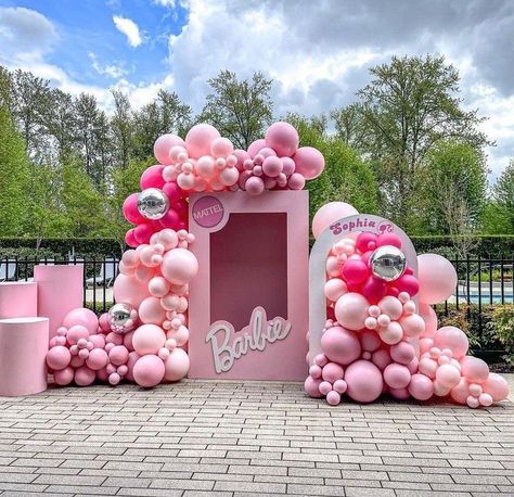 Barbie Box Balloon Garland, Barbie Balloon Backdrop, Barbie Garland, Barbie Balloon Decorations, Barbie Party Backdrop, Barbie Balloon Garland, Barbie Theme Party Ideas, Barbie Balloons, Barbie Backdrop