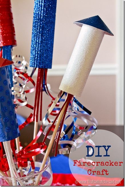 DIY Firecracker Paper Centerpiece!  How cute would this be on your 4th of July Table?!  #4thofjuly #patriotic #centerpiece Diy Firecrackers, Firecracker Craft, Paper Centerpieces, Patriotic Centerpieces, Fireworks Craft, Fourth Of July Decorations, 4th Of July Parade, 4th July Crafts, July Ideas