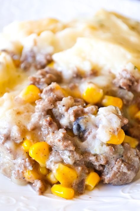 Crock Pot Shepherd's Pie is an easy slow cooker ground beef dinner recipe loaded with corn, cream of mushroom soup and mashed potatoes. Hamburger Meat Recipes Easy, Best Shepherds Pie Recipe, Corn Cream, Slow Cooker Ground Beef, Ground Beef Dinner, Chicken Crockpot Recipes Healthy, Crock Pot Potatoes, Crockpot Pork Chops, Best Crockpot Recipes