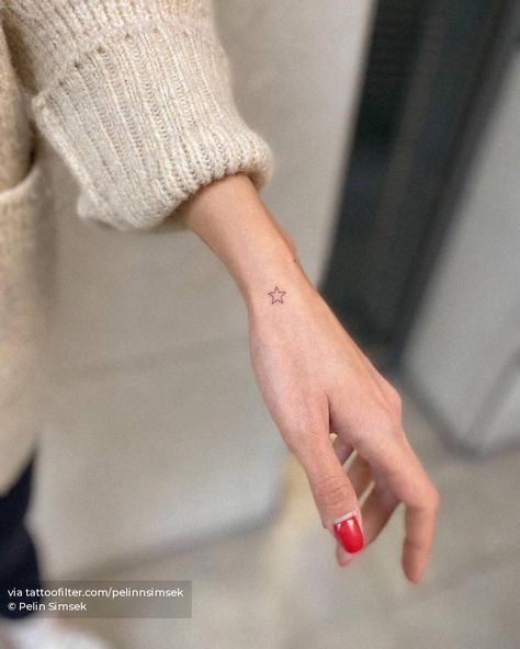 Tiny star tattooed on the wrist, minimalistic style. Star Tatoos Arms, Star Foot Tattoos, Star Tattoo On Wrist, Small Star Tattoos, Meaningful Wrist Tattoos, Tiny Tattoos For Women, Cuff Tattoo, Tiny Wrist Tattoos, Star Tattoo